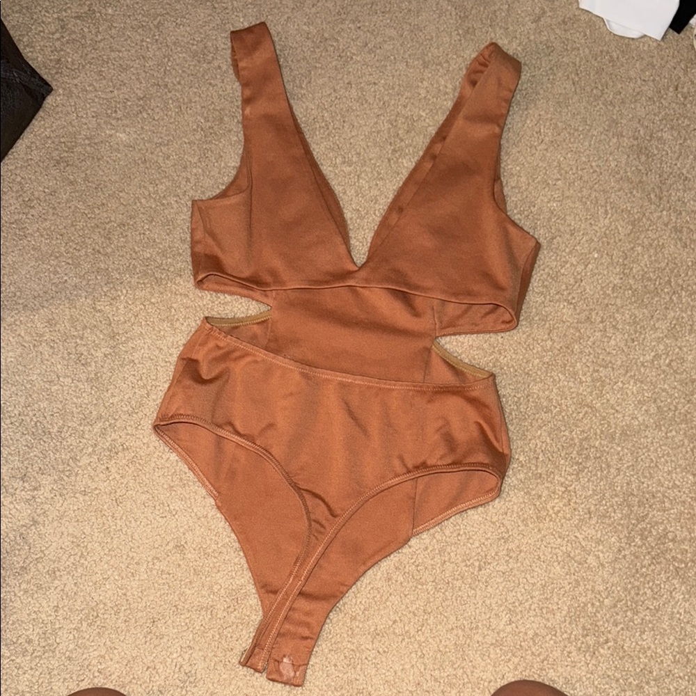 NBD stormi in camel medium revolve Sleeveless Bodysuit - Picture 8 of 9